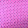 Atlasová viskózová růžová látka s drobným fialovým puntíkem