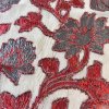 Smetanový  žakárový šifon s červeným květinovým vzorem