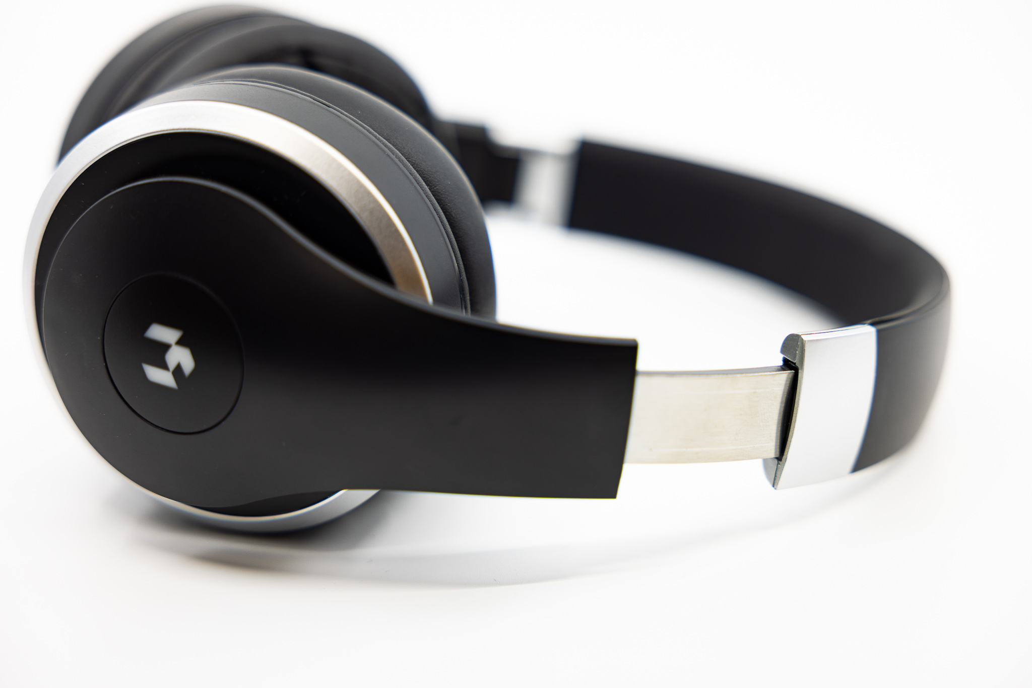 Bomba Štýlové Bluetooth slúchadlá na uši BT 5.1 BH618 Farba: Čierna