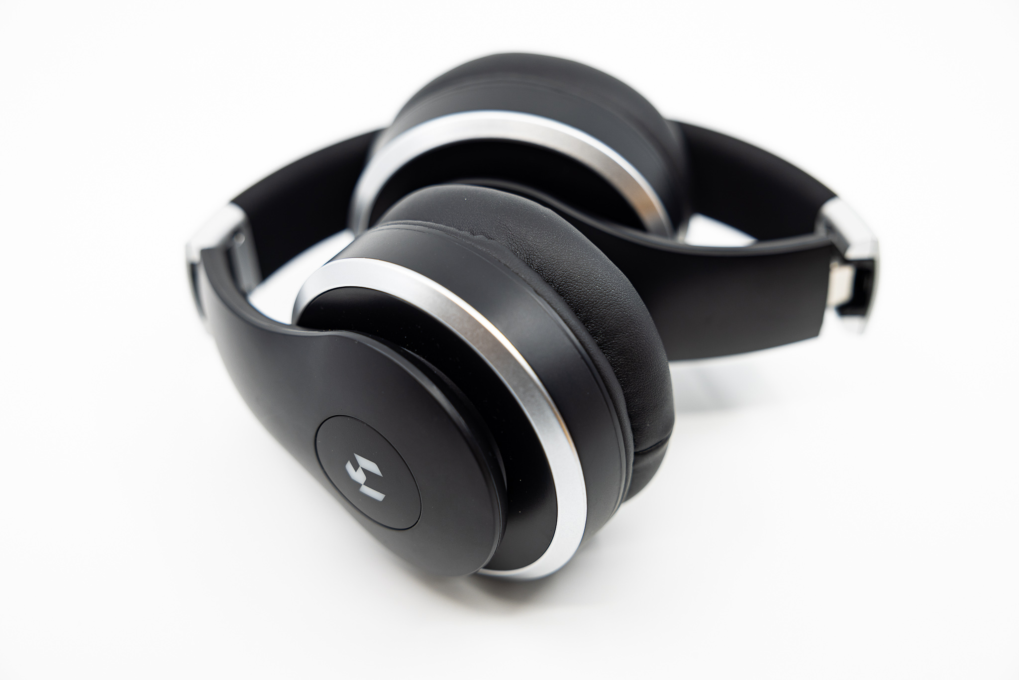 Bomba Štýlové Bluetooth slúchadlá na uši BT 5.1 BH618 Farba: Čierna