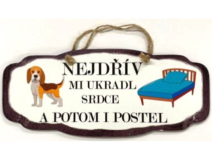 Dřevěná dekorace "Nejdřív mi ukradl srdce a potom i postel" 30x13cm