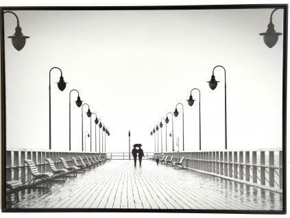 Obraz černobílý "Molo s lampami" - tisk na plátno vložené do MDF rámu, 84x59cm
