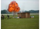 Interiérové ohňostroje, pyrotechnické nápisy, filmové a vojenské efekty