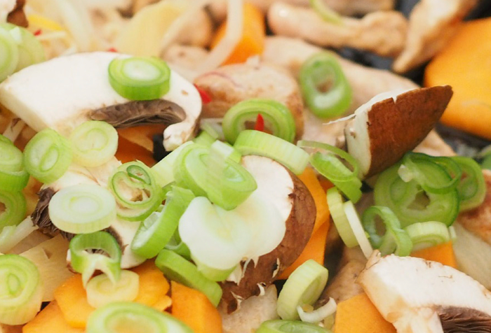 Krutí prsa na houbách s rukolou