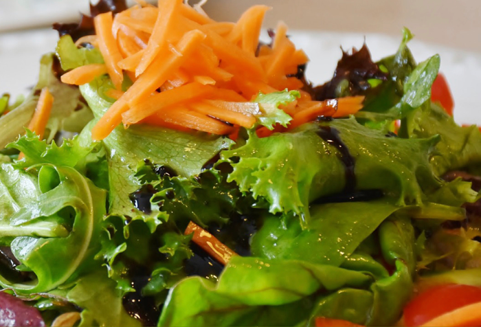 Zeleninový salát s tvarohem