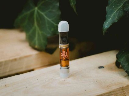 CBD Fuzzy Peach cartridge Bonghemia — 1 ml konopného destilátu s 64 % CBD, 25 % CBG, 6 % CBT a 5 % terpeny pro jemnou, sladkokyselou vůni broskví