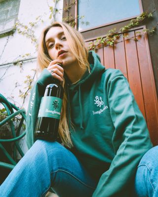 Stočeno! A teď nemyslíme brčko, ale naše konopné pivko, které je dostupné v 0,7L lahvi na všech pobočkách i webu! 🍻
