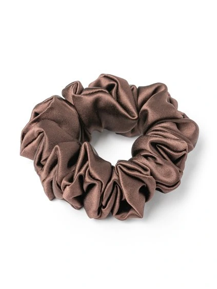 Čokoládová hedvábná scrunchie gumička normální