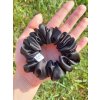 Černá hedvábná scrunchie gumička normální