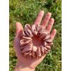 Pudrově růžová hedvábná scrunchie gumička normální