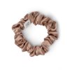 Pudrově růžová hedvábná scrunchie gumička mini
