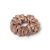 Pudrově růžová hedvábná scrunchie gumička normální