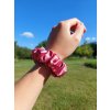 Tmavě růžová hedvábná scrunchie gumička normální