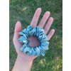 Zelenošedá hedvábná scrunchie gumička normální
