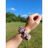 Taupe hedvábná scrunchie gumička normální