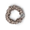 Taupe hedvábná mini scrunchie gumička