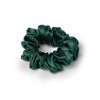 Zelená hedvábná scrunchie gumička