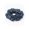 Tmavě modrá hedvábná scrunchie gumička normální