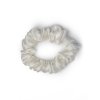 Bílá hedvábná scrunchie gumička mini