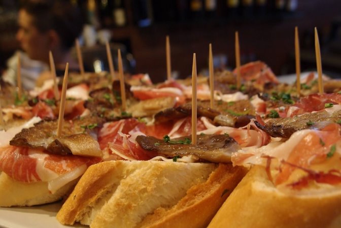 Pintxo s jamónem a hlívou