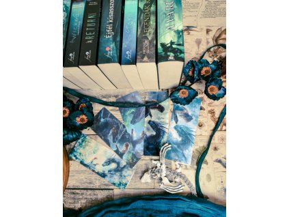 Dark green reading dragon bookmark set