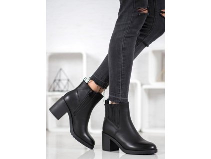 Ležérní černé boty na jehlovém podpatku (Velikost 37.5)