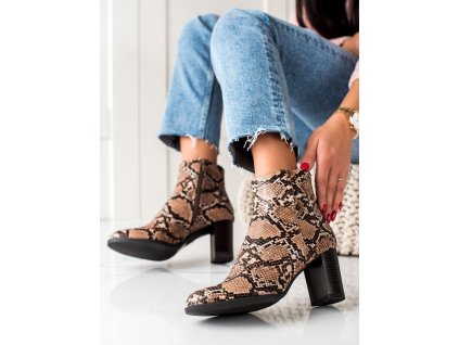 KOTNÍKOVÉ BOTY SNAKE PRINT NA SLOUPKU