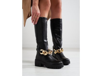 Dámské černé kozačky na silné podrážce  z ekologické kůže (Velikost 37.5)