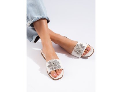 Bílé dámské nazouváky s ozdobou (Velikost 36)