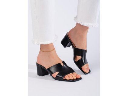 Černé dámské nazouváky na podpatku (Velikost 36)