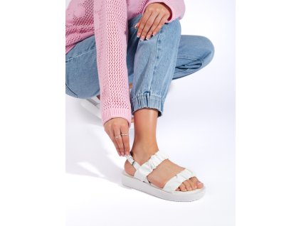 Bílé sandály nazouvací na platformě (Velikost 36)