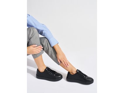 Kožené černé dámské tenisky s tkaničkami (Velikost 36)