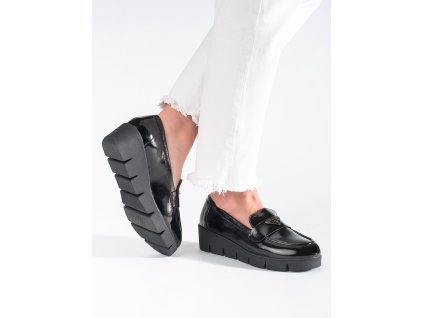 Černé lakované dámské mokasíny na hrubé podrážce (Velikost 36)
