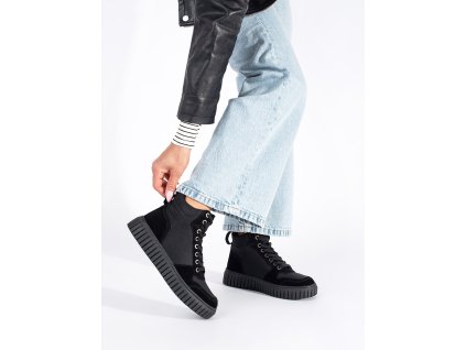 Černé kotníkové boty z přírodní kůže na hrubé vzorované podrážce (Velikost 36)