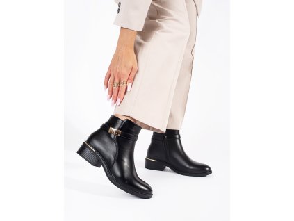 Černé dámské kotníkové boty ze zlatými prvky