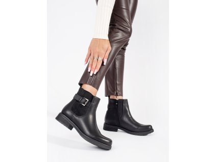 Černé kotníkové dámské boty se sponou na nízkém podpatku (Velikost 36)