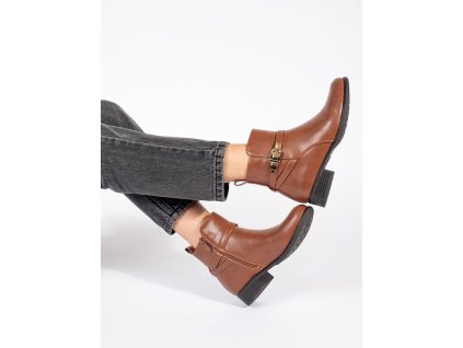 Hnědé dámské kotníkové boty na nízkém podpatku s ozdobným páskem (Velikost 36)