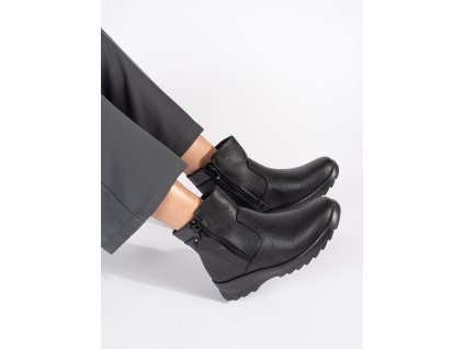 Černé pohodlné zateplené dámské boty