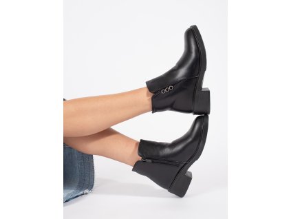 Černé klasické dámské kotníkové boty na nízkém podpatku (Velikost 36)