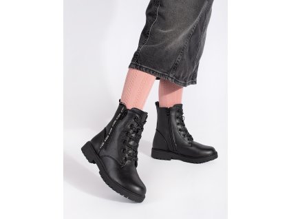 Černé šněrovací kotníkové dívčí boty zateplené kožíškem