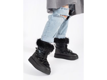 Černé dámské sněhule s kožíškem na silné podrážce (Velikost 36)