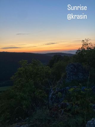 Tak sme si privstali… kávu sme už pili všelikde, ale pri východe slnka na Krásine až dnes! Ale stálo to za to! Káva aj tie...