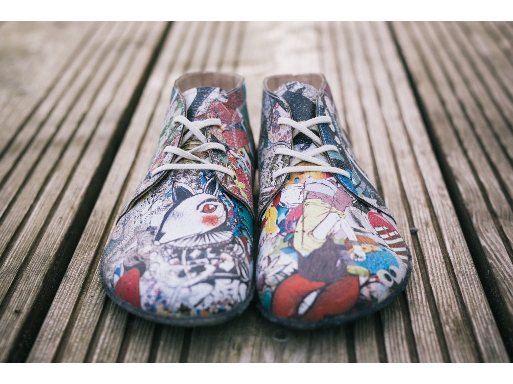Lenka barefoot Elegance Crushed comics - colour