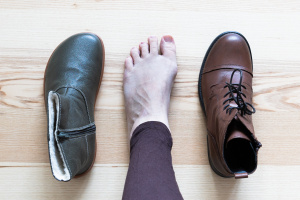 4 dôvody, prečo vám topánky možno ničia chodidlá