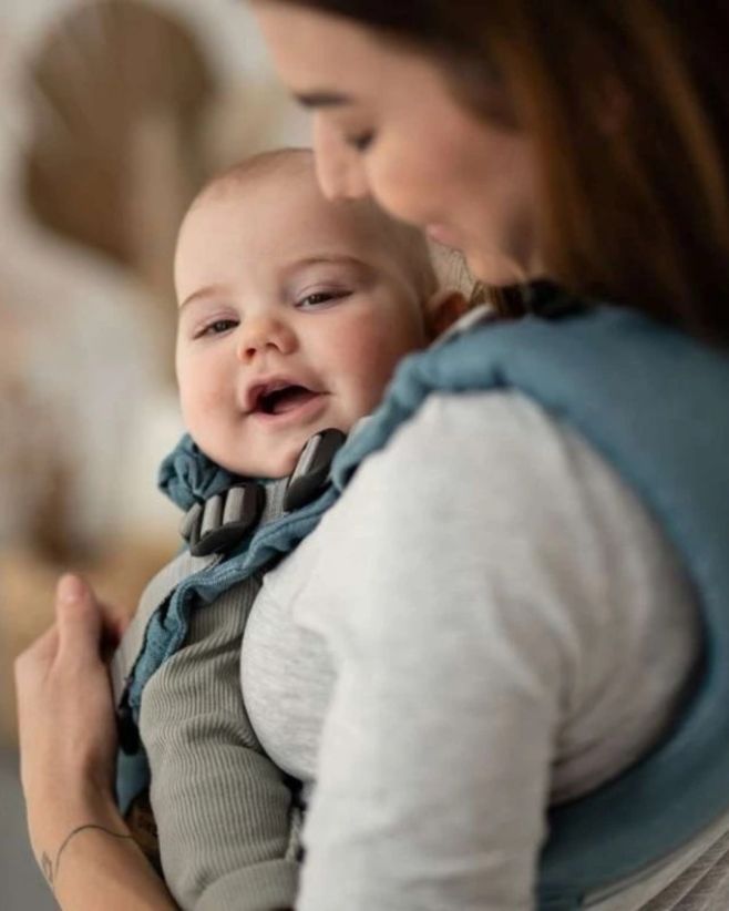 🌿 Značka Sestrice nám v Bosorce dělá radost už nějakou dobu 💚 Nosítka, která si rodiče rychle oblíbí Pohodlná, ergonomická...