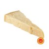 Parmezán - Parmigiano Reggiano, 1. jakost, nejméně 24 měsíců vyzrálý, cca 175 g, cena je uvedena za 1 kg a přepočítává se