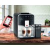 Melitta Basrista TS Smart Stříbrná, pohled zešikma s ukázkou aplikace