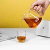 Nalévání kávy z Timemore Coffee Server