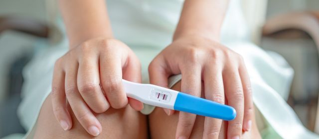 Jak málo stačí k otěhotnění: Nechráněný styk, riziko v preejakulátu i šance při menstruaci