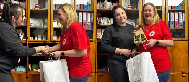 Předání daru oblastnímu spolku Českého červeného kříže v Jablonci nad Nisou